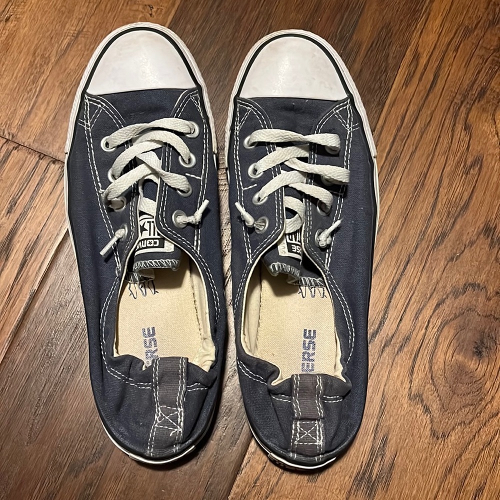 Women’s 9.5 converse slip on tennis shoes
